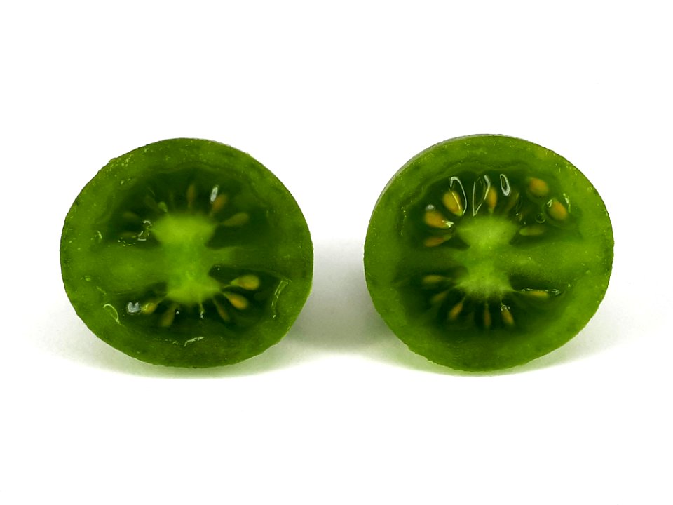 Cross section of Cherry Dulcemiel tomato 2017 E