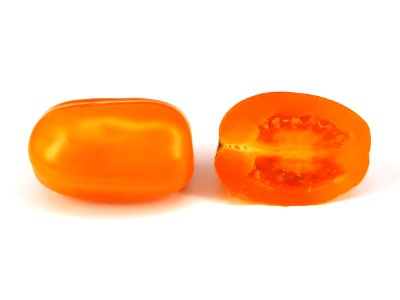 Cross section of Cherry Bambelo tomato 2017 C
