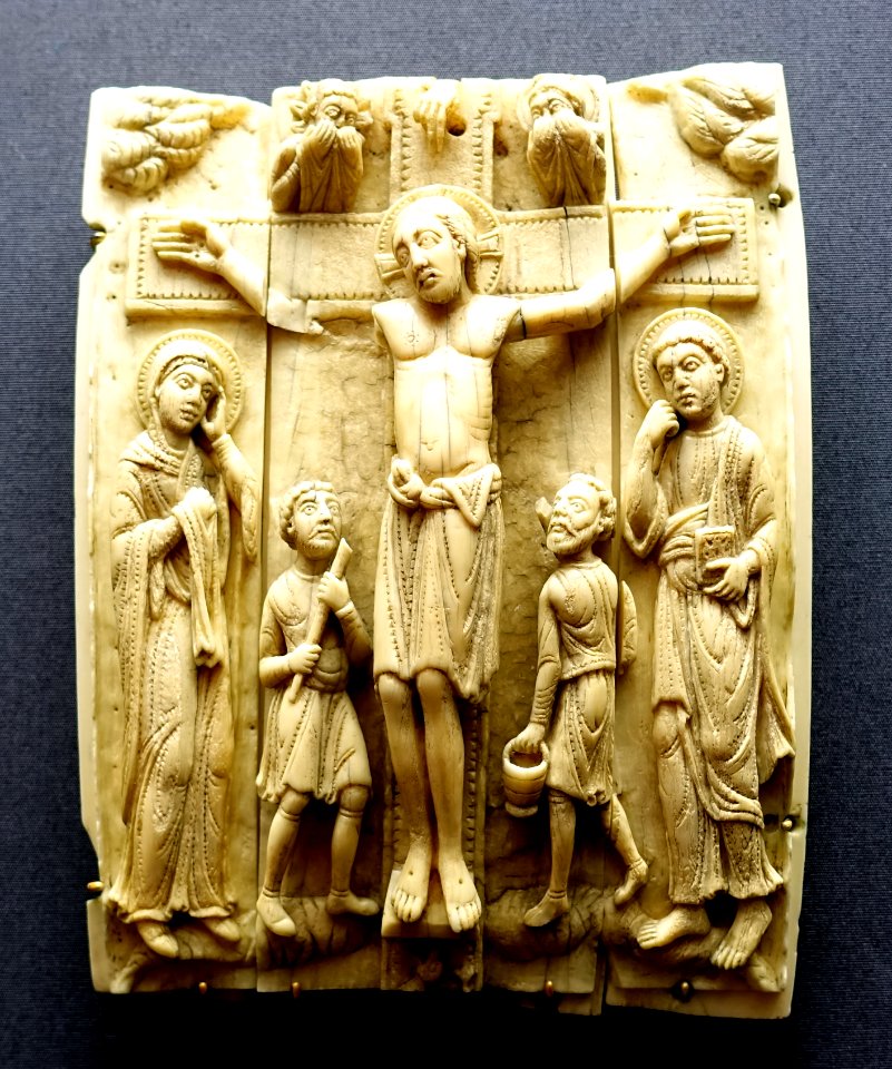 Crucifixion, Cologne, c. 1150-1160, walrus ivory - Museum Schnütgen - Cologne, Germany - DSC00145