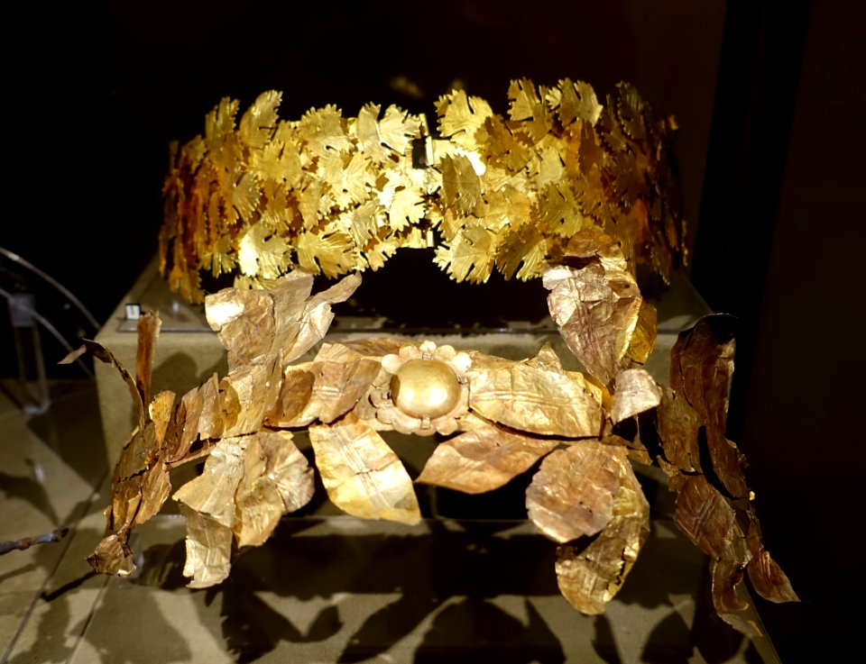 Crowns, 2nd half of the 4th century BC, gold - Museo Gregoriano Etrusco - Vatican Museums - DSC01126