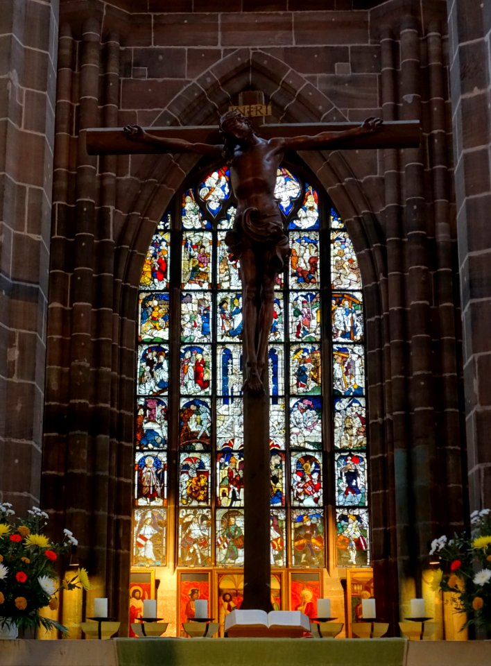 Crucifix with stained glass window - St. Lorenz church - Nuremberg, Germany - DSC01679