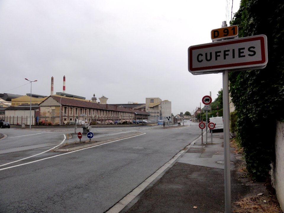Cuffies (Aisne) panneau d'entrée Cuffies, verrerie de Vauxrot