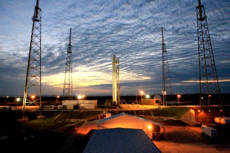 CRS-2 Falcon 9 and Dragon vertical on the launch pad photo