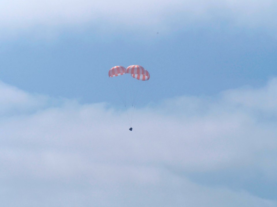 CRS-1 Dragon Parachutes on Descent