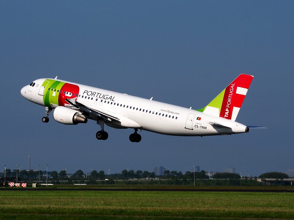 CS-TNM TAP Air Portugal Airbus A320 at Schiphol (AMS - EHAM), The Netherlands, 17may2014