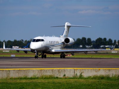 CS-TFV Omni - Aviacao E Tecnologia Bombardier BD-100-1A10 Challenger 300 taxiing at Schiphol (AMS - EHAM), The Netherlands, 18may2014, pic-3