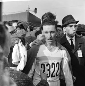 Cross van Le Soir in Brussel Voorop de Belg Henri Clerckx die gaat winnen, Bestanddeelnr 915-7759