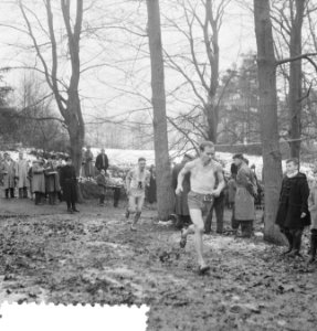 Crossloop kampioenschap van Nederland te Arnhem. Eerste Henk Viset, Bestanddeelnr 934-6134