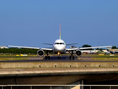 CS-TTH TAP - Air Portugal Airbus A319-111 - cn 917 taxiing 18july2013 pic-001