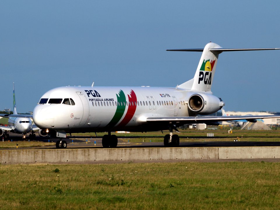 CS-TPA Portugalia Fokker F100 - cn 11257 taxiing 18july2013 pic-003