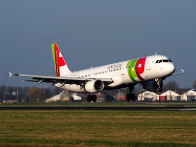 CS-TJG, Airbus A321-211, TAP Portugal, landing at AMS Amsterdam (Schiphol), pic2