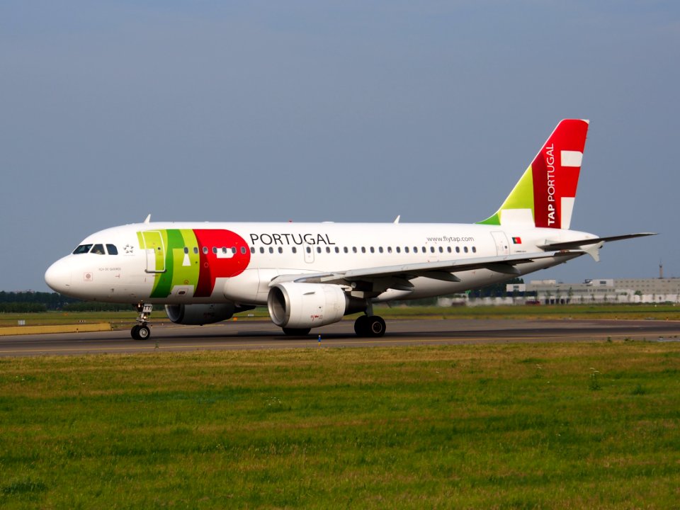 CS-TTI TAP - Air Portugal Airbus A319-111 - cn 933, taxiing 22july2013 pic-003