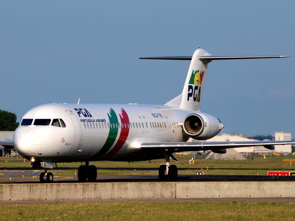 CS-TPA Portugalia Fokker F100 - cn 11257 taxiing 18july2013 pic-002