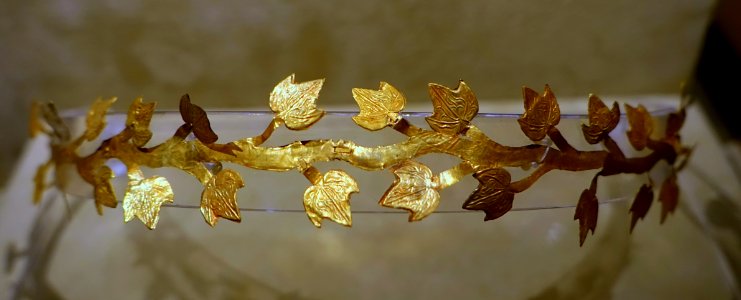 Crown of ivy leaves, first half of the 4th century BC, gold, inv. 13377 - Museo Gregoriano Etrusco - Vatican Museums - DSC01128
