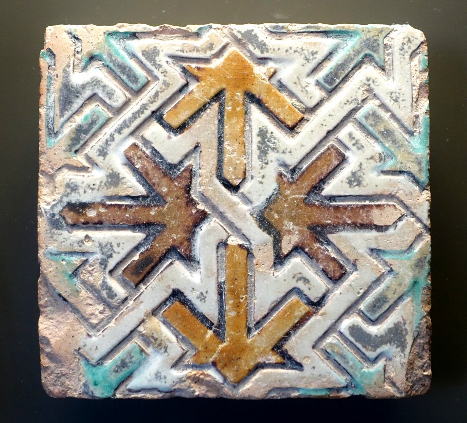 Cuerda seca tile, 12th-13th century - Alcázar of Seville, Spain - DSC07339