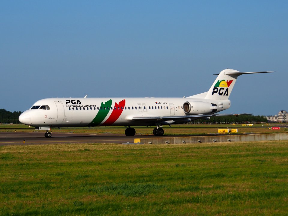 CS-TPA Portugalia Fokker F100 - cn 11257 taxiing 18july2013 pic-004
