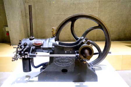 Crossley Brothers four-stroke coal gas engine, based on Otto's design, manufactured 1876-1910, TM7415 - Tekniska museet - Stockholm, Sweden - DSC01489