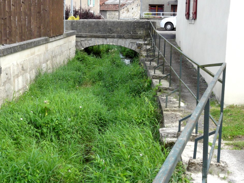 Culey (Meuse) ruisseau, rue du Lavoir
