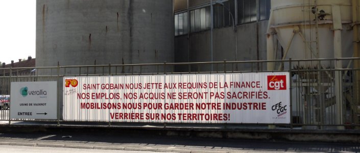 Cuffies (Aisne) verrerie de Vauxrot (04) panneau protestation, cropped