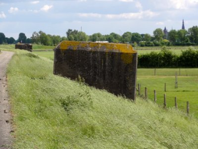 Cuijk Rijksmonument 420214 dozijn kazematten, nr 113 S en 112 S erachter