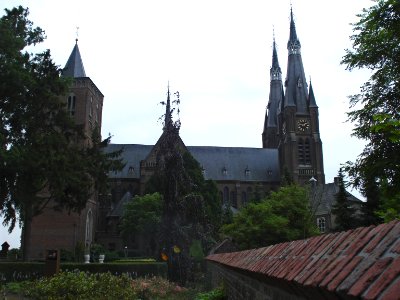 Cuijk, l'église St.Martin, à gauche la tour du 15e