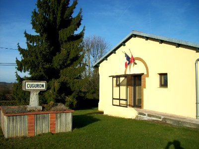 Cuguron mairie et panneau