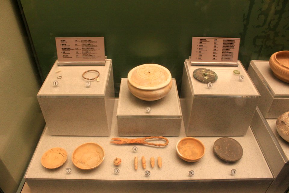 Cultural relics on display in Shenzhen Museum21