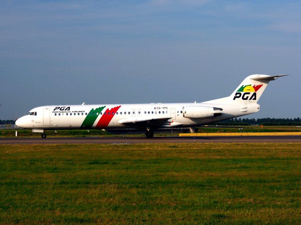 CS-TPC Portugalia Fokker F100 - cn 11287, taxiing 22july2013 pic-003