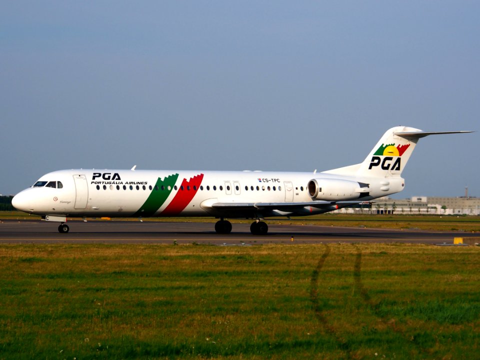 CS-TPC Portugalia Fokker F100 - cn 11287, taxiing 22july2013 pic-002