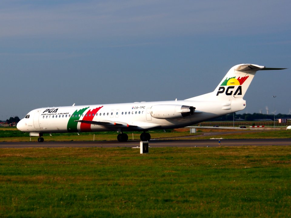 CS-TPC Portugalia Fokker F100 - cn 11287, taxiing 22july2013 pic-004