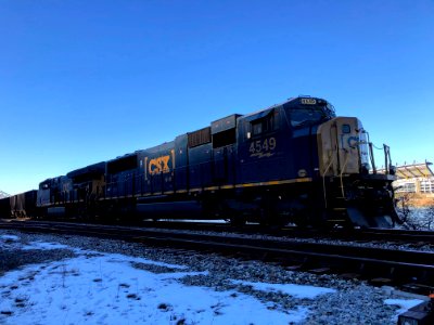 CSX 4549 (EMD SD70MAC) and CSX 3457 (GE ET44AH) hauling a coke train in Pittsburgh