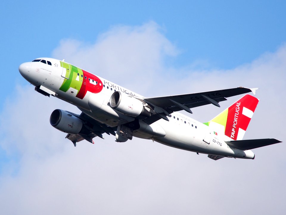 CS-TTG take-off from Schiphol