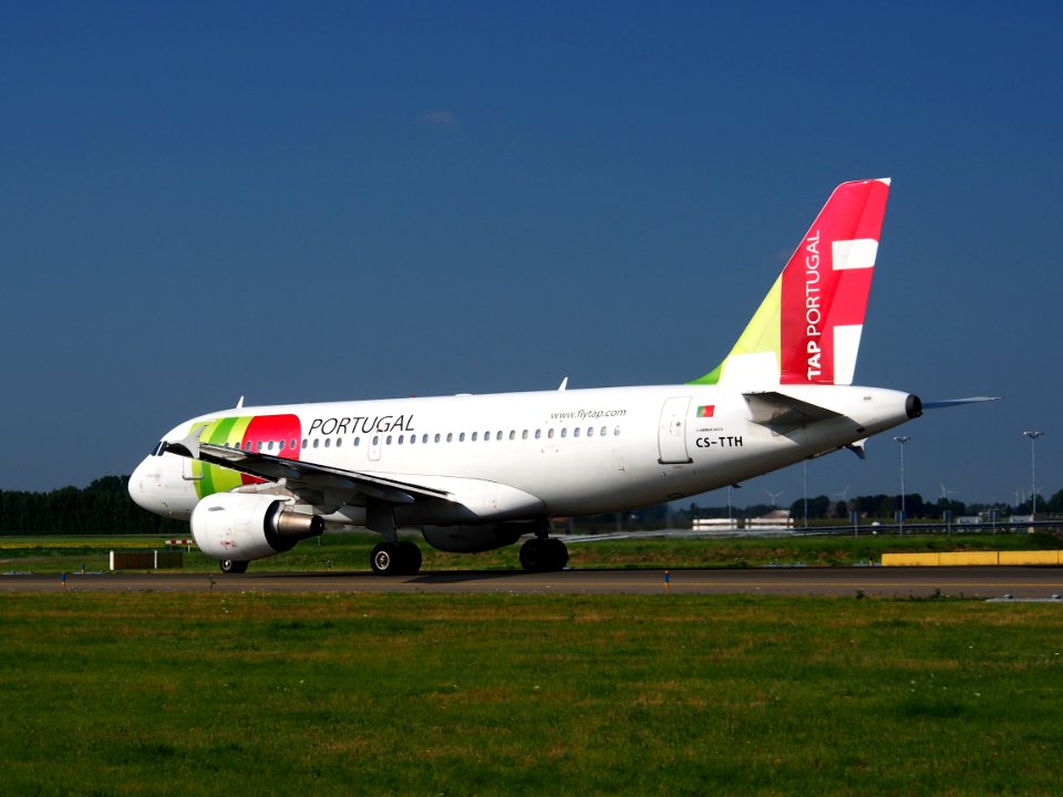 CS-TTH TAP - Air Portugal Airbus A319-111 - cn 917 taxiing 18july2013 pic-007