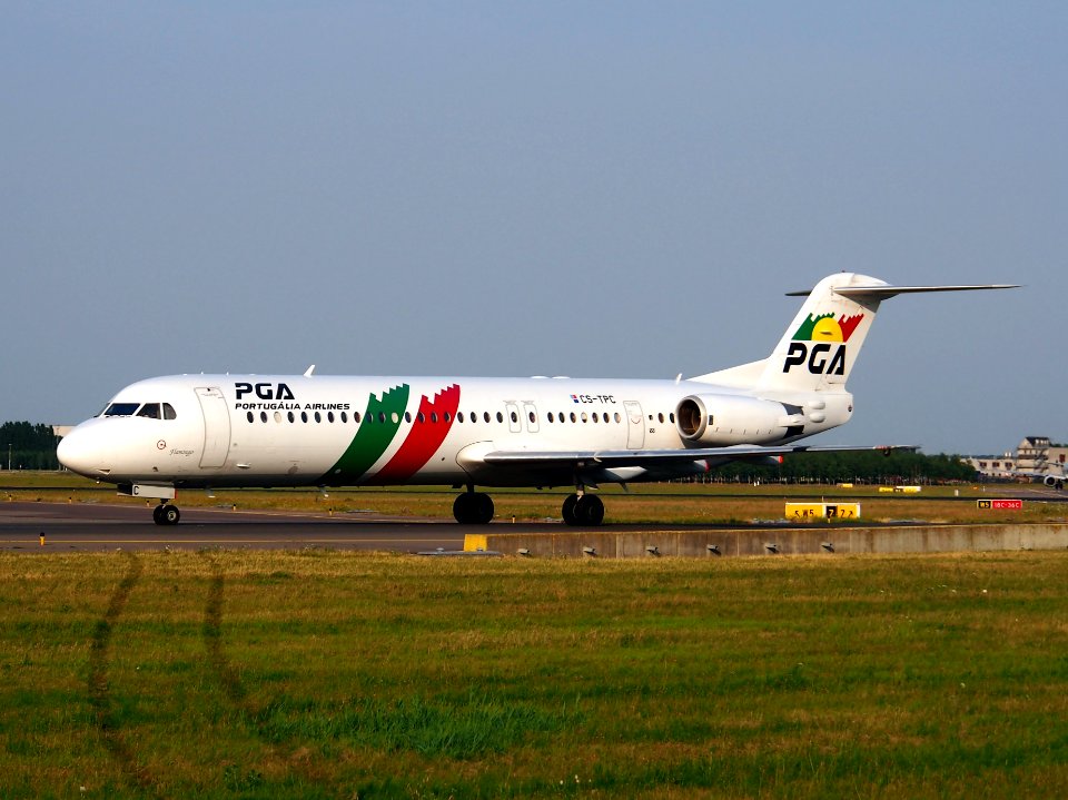 CS-TPC Portugalia Fokker F100 - cn 11287, taxiing 22july2013 pic-001