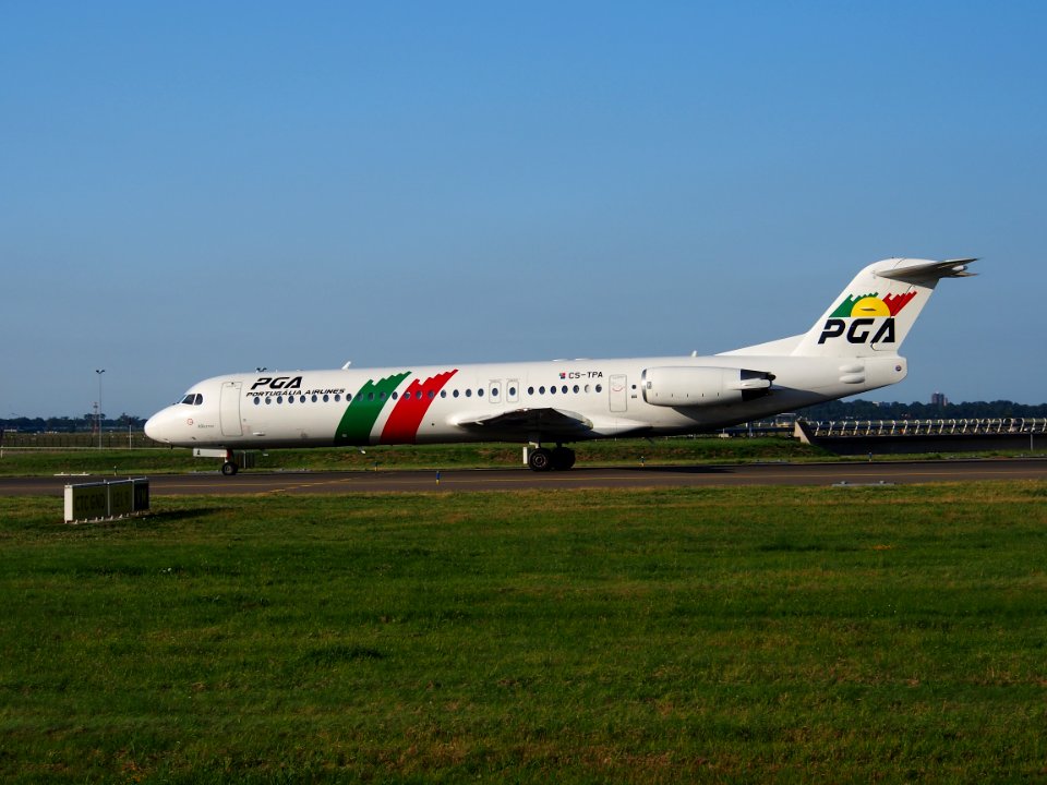 CS-TPA Portugalia Fokker F100 - cn 11257 taxiing 18july2013 pic-006