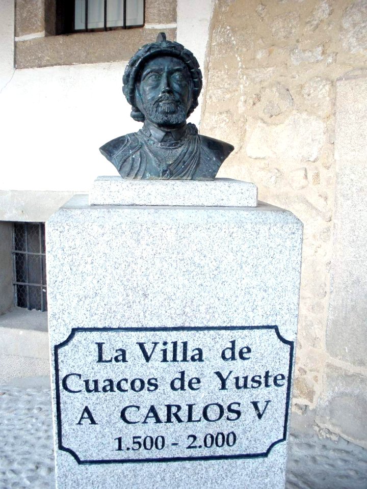 Cuacos de Yuste - Plaza de Don Juan de Austria 2