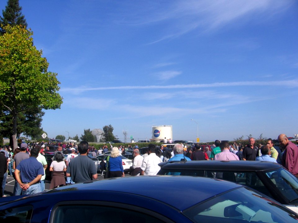 Crowd awaits Space Shuttle Endeavour 1254