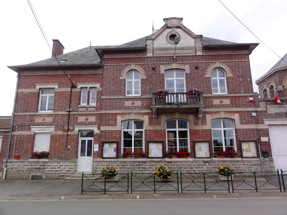 Cugny (Aisne) mairie-école (01)