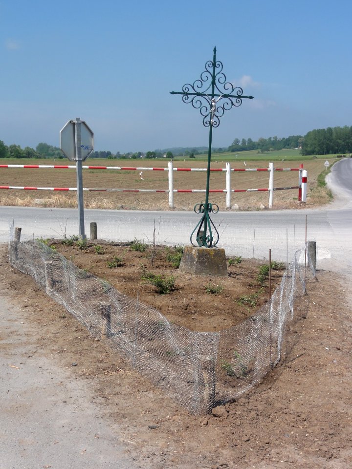 Cuiry-lès-Chaudardes (Aisne) Croix de chemin