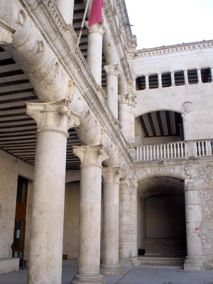 Cuéllar - Castillo, Patio de armas 7