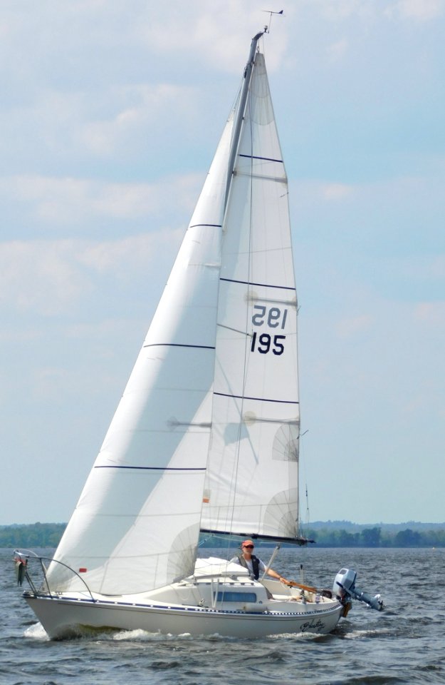 CS 22 sailboat Shoestring 1975