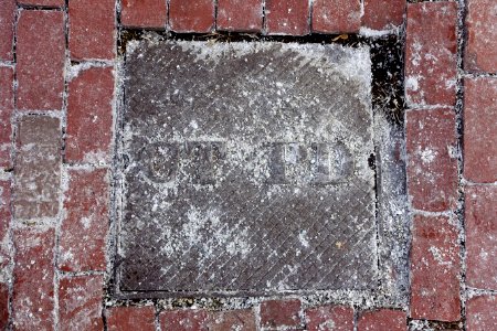 CT PD - streethole cover - Cambridge, MA - DSC02830