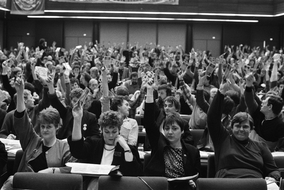 CPN-congres deel II in Amsterdam stemmingen (overzichten), Bestanddeelnr 932-8669