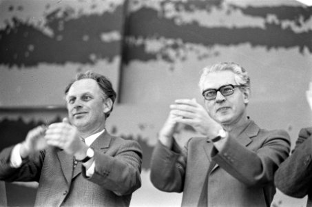 CPN-manifestatie in RAI, overzicht presidium, Henk Hoekstra (links) en Marcus Ba, Bestanddeelnr 926-7602