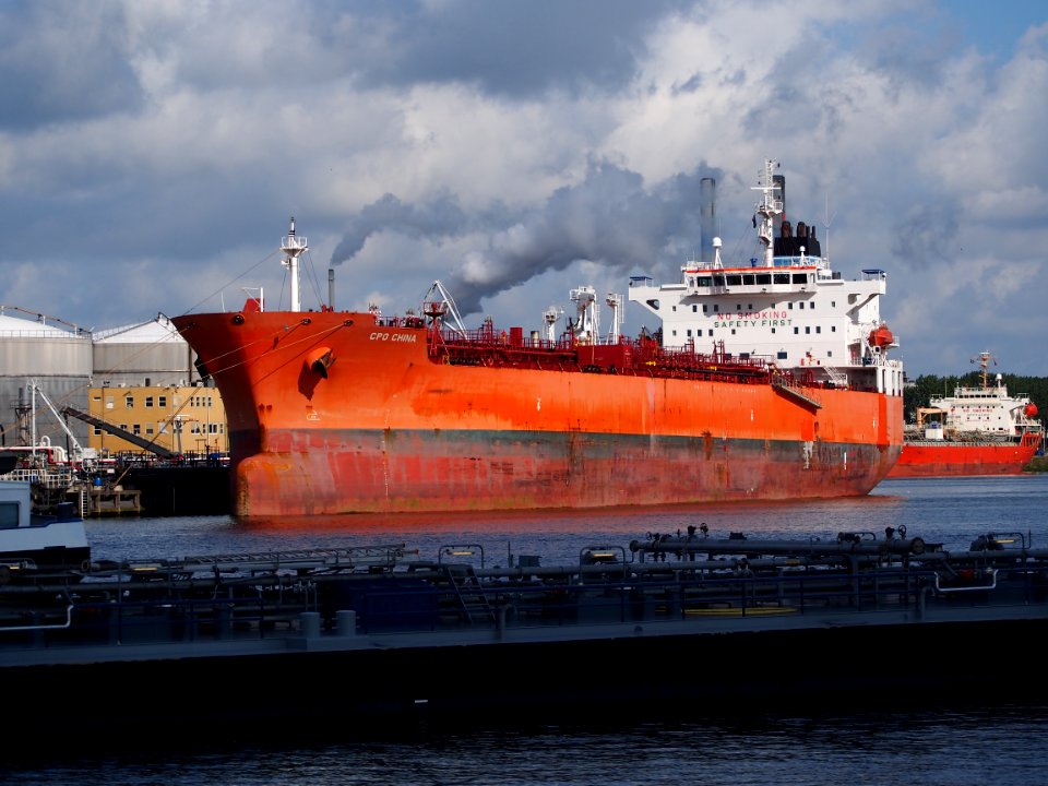 CPO China, IMO 9434204 at the Botlek, Port of Rotterdam, pic2