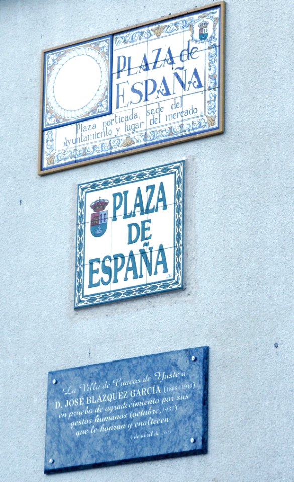 Cuacos de Yuste - Plaza de España 1