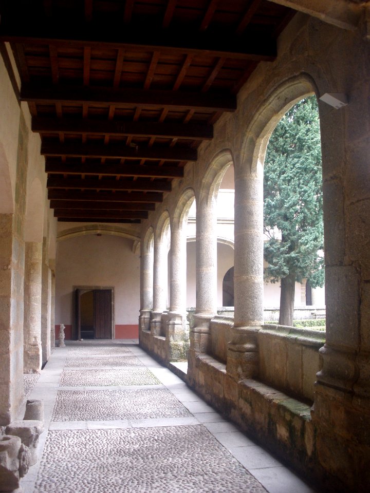 Cuacos de Yuste - Monasterio de San Jerónimo de Yuste, claustro gotico 1