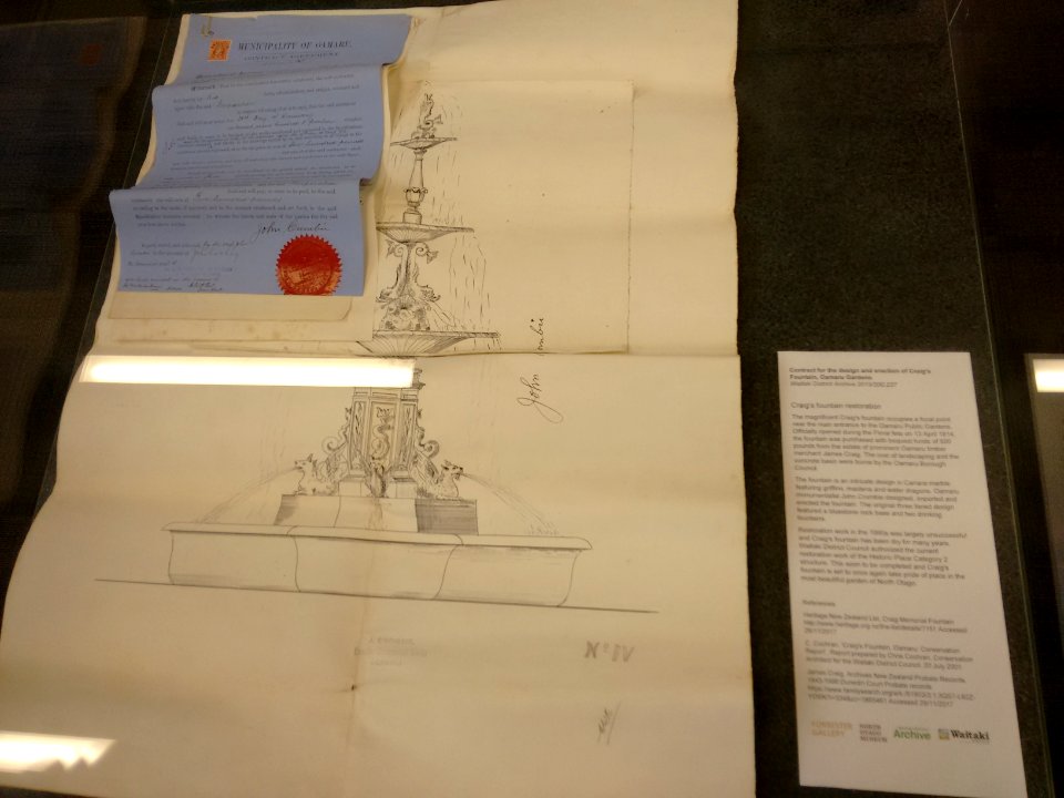 Craig's Fountain, Oamaru Public Gardens - 2017-12-30 - 1 - Oamaru Public Library display - contract