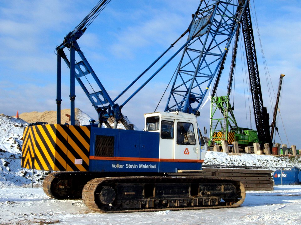 Cranes near Amsterdam pic01