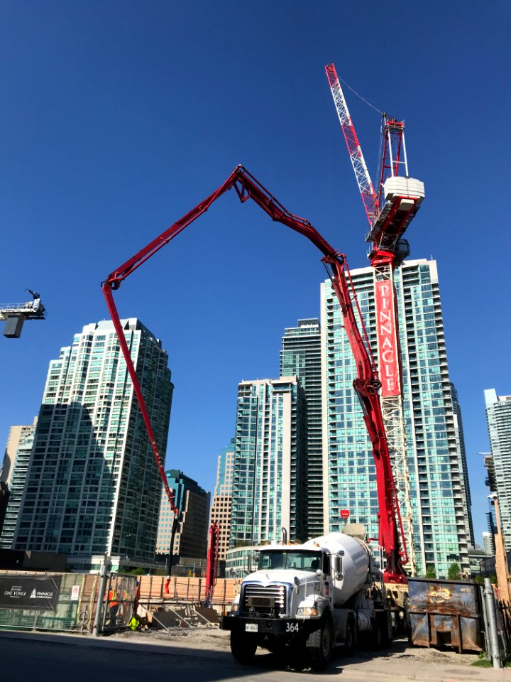 Crane Toronto telescoping